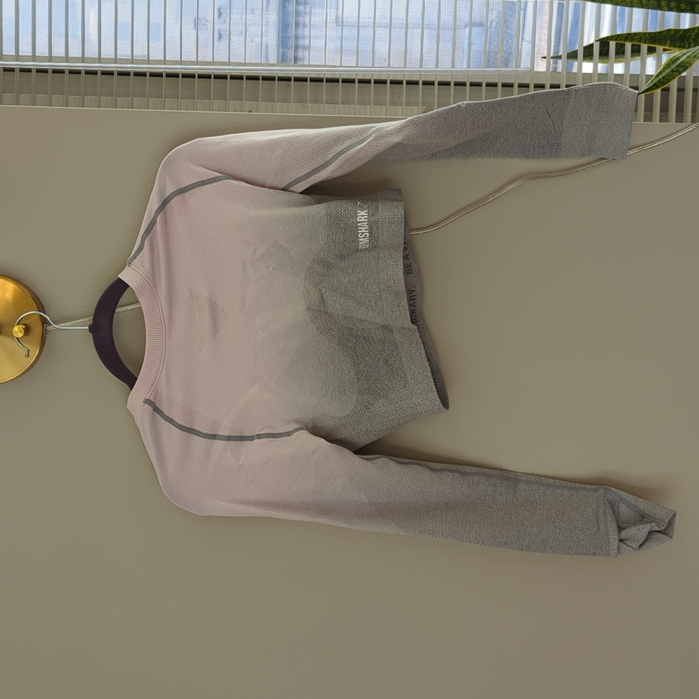 m ombre crop long sleeve gym shark top